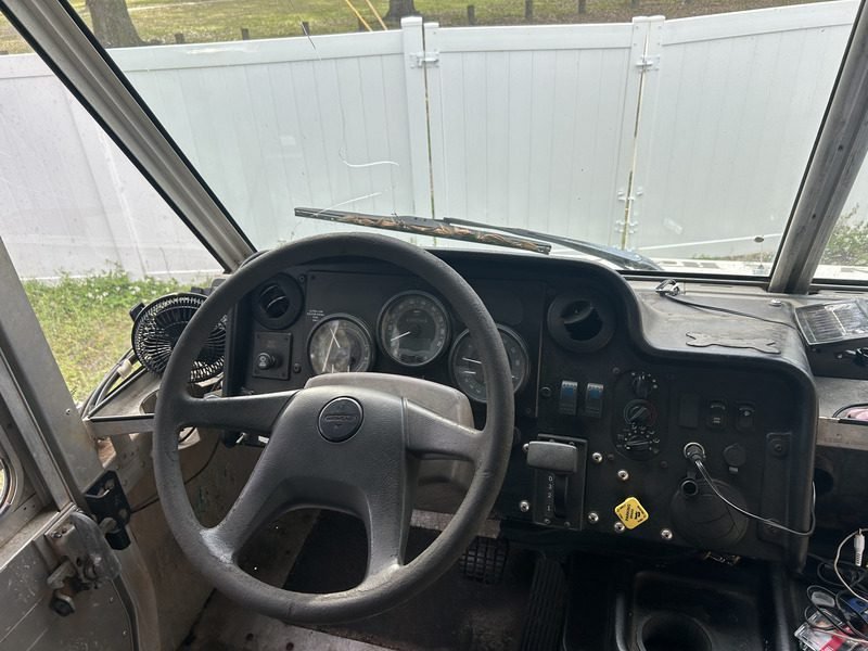 2008Freightliner Food Truck For Sale - Image 10