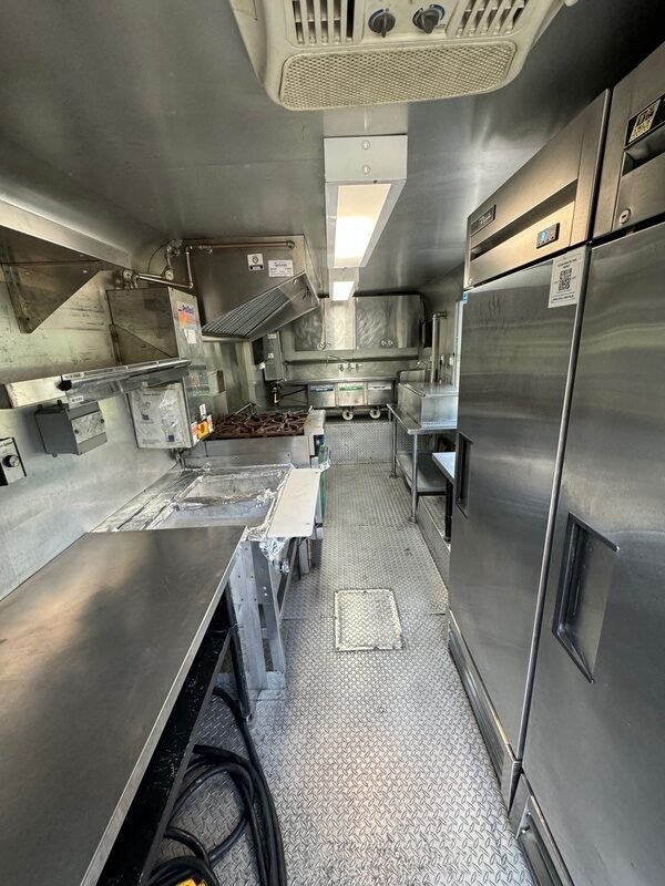 2007 Workhorse W42 Food Truck For Sale - Image 3
