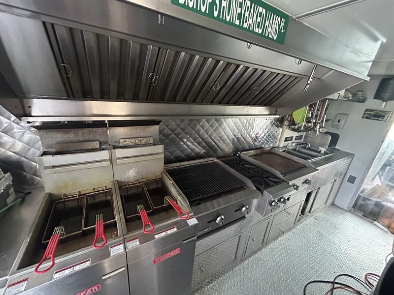2008Freightliner Food Truck For Sale - Image 3