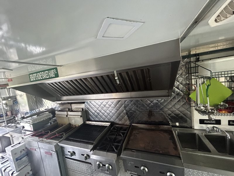 2008Freightliner Food Truck For Sale - Image 4