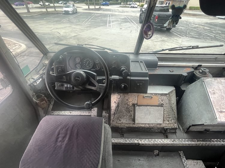 2001 Freightliner MT-55 For Sale - Image 11