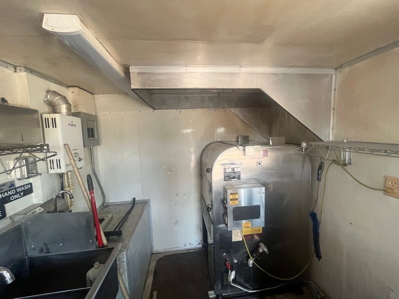 2006 Freightliner Food Truck For Sale with Smoker - Image 3