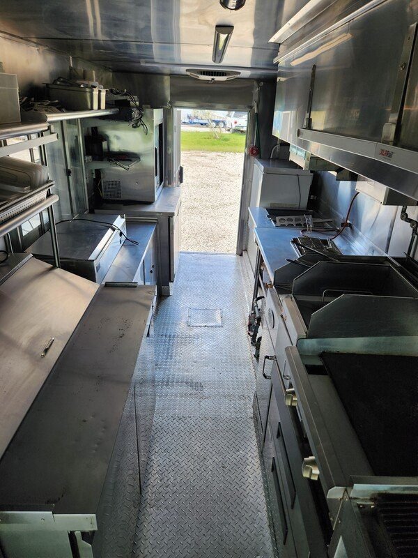 2003 Diesel Workhorse For Sale - Image 3