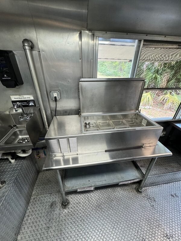 2007 Workhorse W42 Food Truck For Sale - Image 6