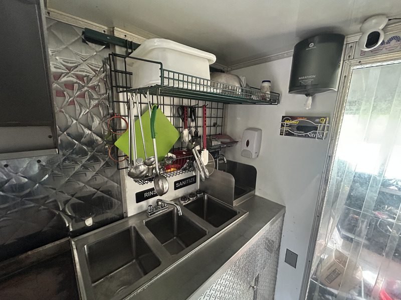 2008Freightliner Food Truck For Sale - Image 9