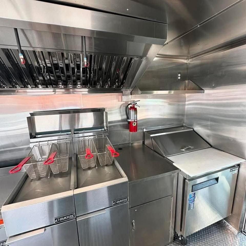 Fully Built 2001 Freightliner Utilimaster Food Truck - Image 3