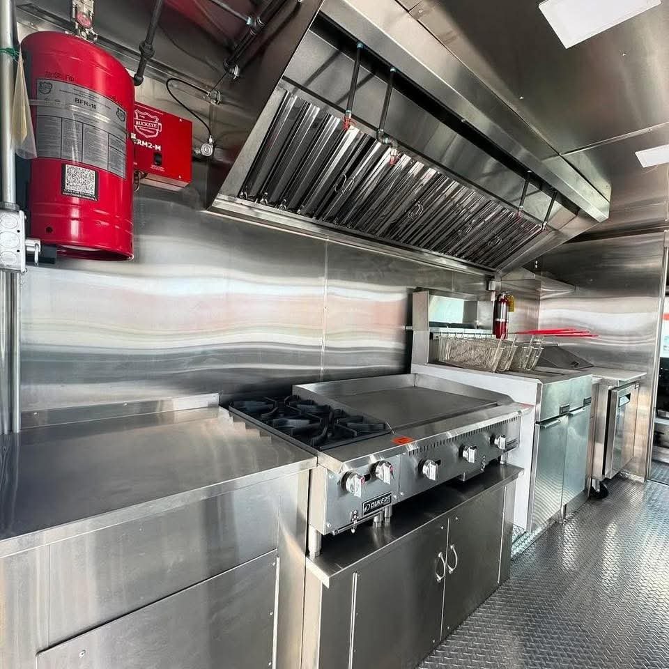 Fully Built 2001 Freightliner Utilimaster Food Truck - Image 4