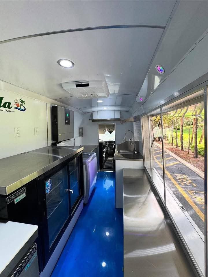 1968 Grumman Olsonette P350 Vintage Food Truck - Image 3