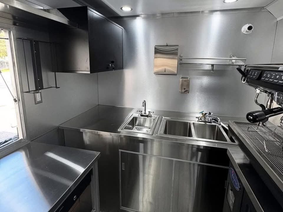2000 Chevy Workhorse Fully Outfitted Food Truck - Image 3