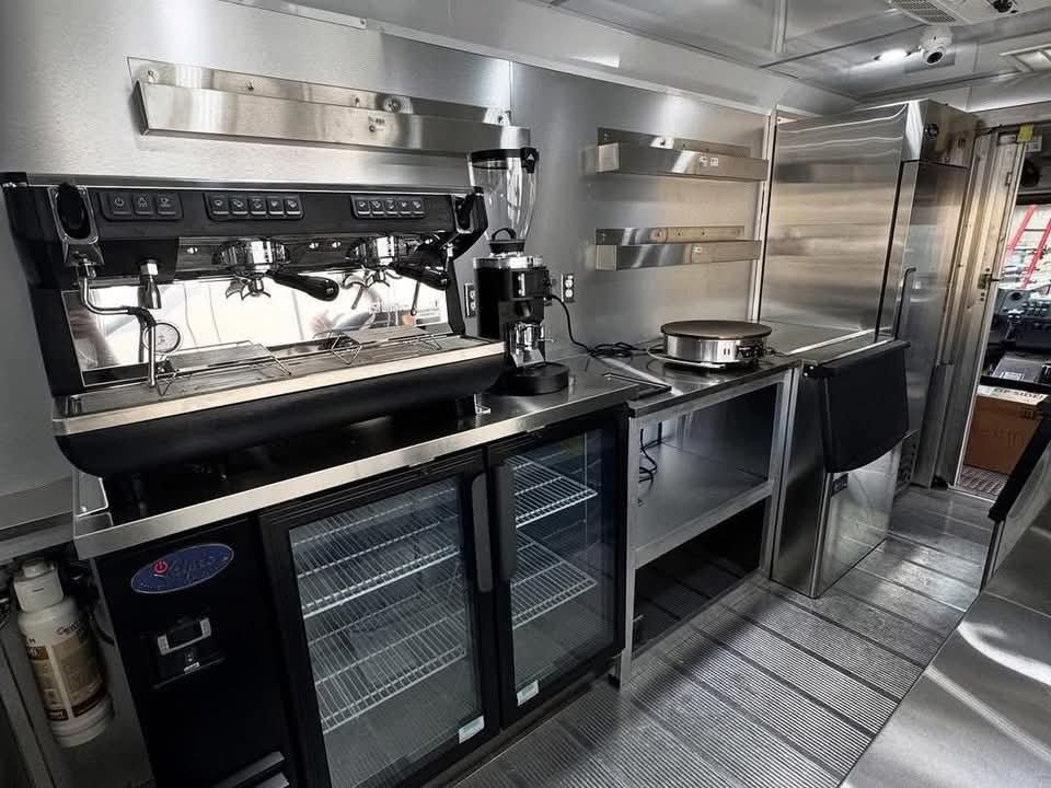 2000 Chevy Workhorse Fully Outfitted Food Truck - Image 6