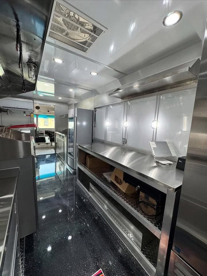 1999 Chevy Stepvan Fully Equipped Food Truck - Image 2