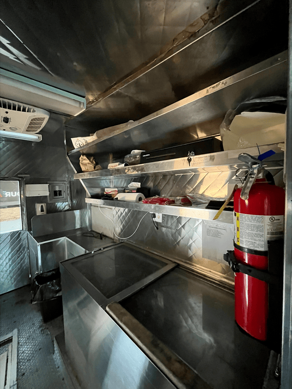 2002 Workhorse Dessert / Coffee Truck - Image 2