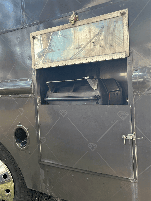 2002 Workhorse Dessert / Coffee Truck - Image 3
