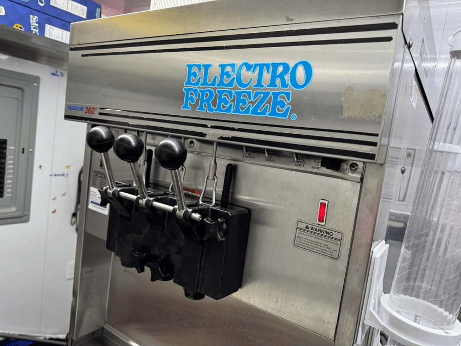 2022 Ford F59 Florida Ice Cream Truck For Sale - Image 2